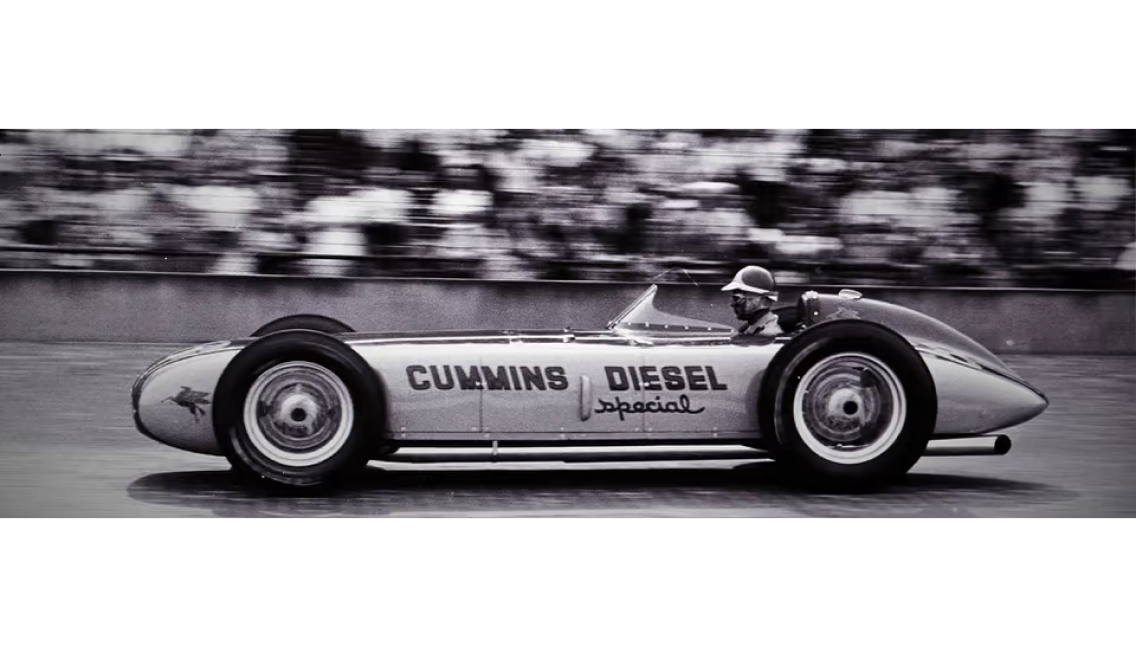 1952年康明斯#28以历史最快单圈速度夺得印第安纳波利斯500英里大奖赛（Indy 500）